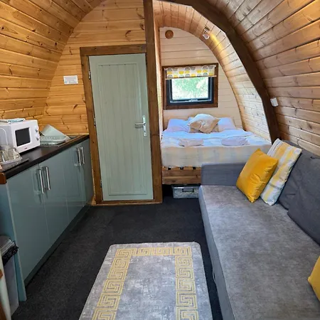Eskdale Glamping Pods With Wood Fired Hot Tubs * 부트